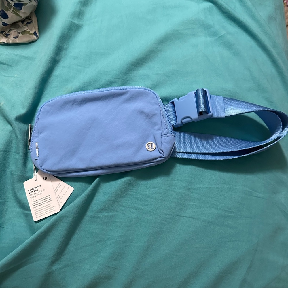 NWT Lululemon Everywhere Belt Bag